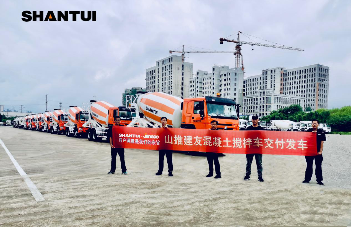 Camiones mezcladores de concreto Shantui Janeoo enviados a Pakistán